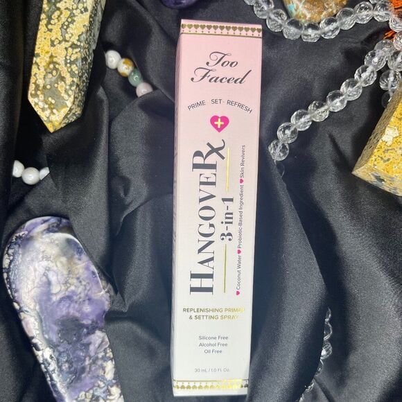 Too Faced - Hangover 3-in-1 Replenishing Primer & Setting Spray - Picture 2 of 6